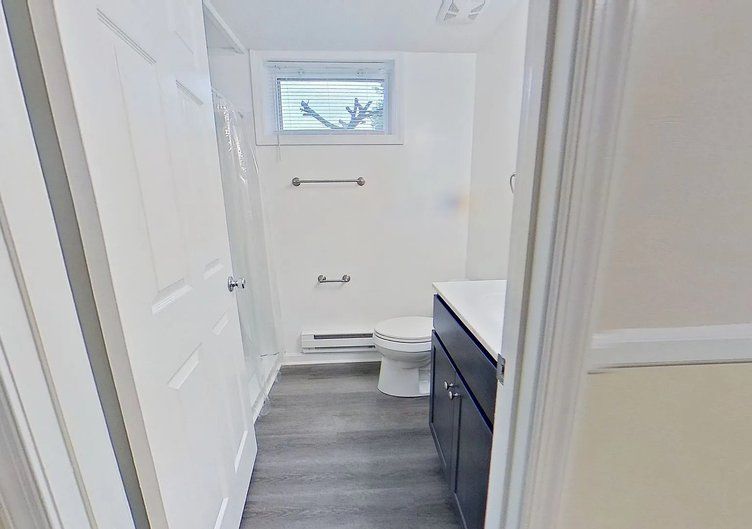 New Renovated One Bedroom Apartment — Photo 2