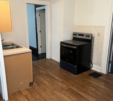 5th image of 419 Washington Ave N