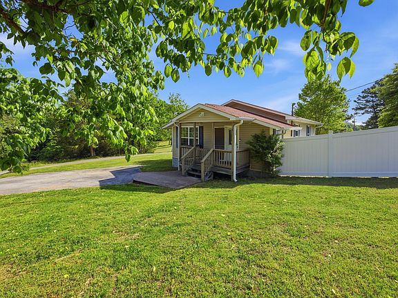 2nd image of 2090 Dorn Farm Pl