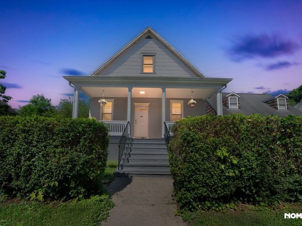 28 Hollow Wood Ln