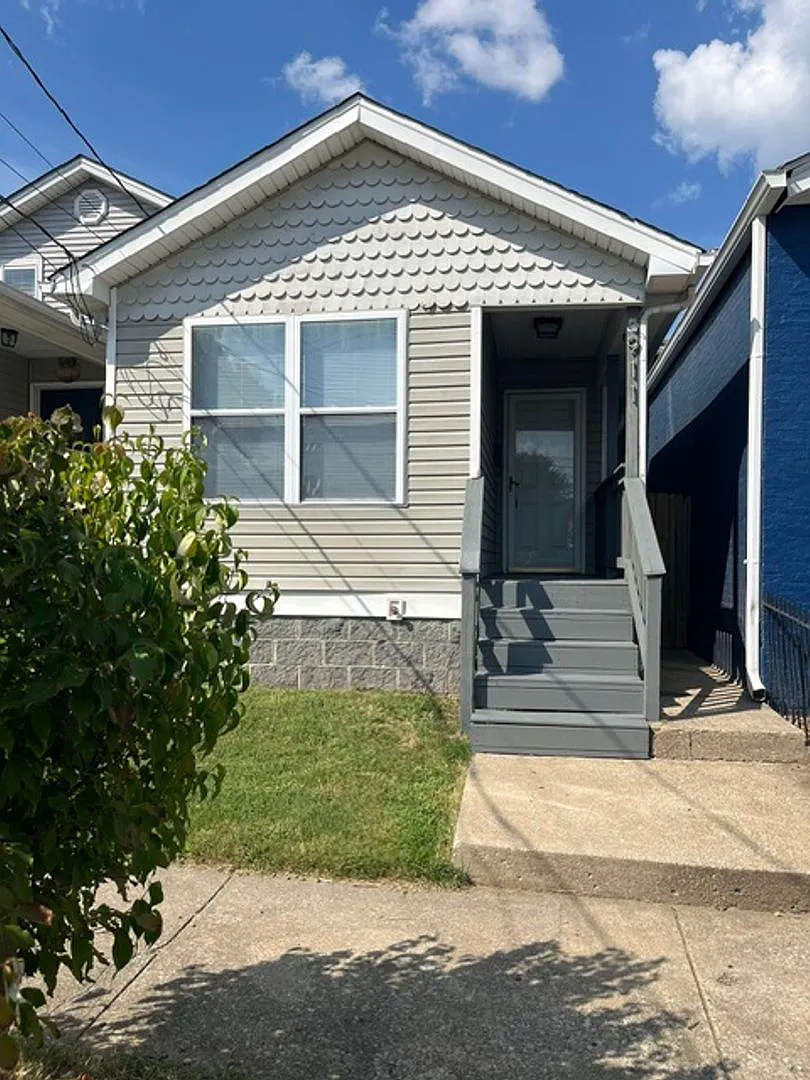 Updated 3 BR, 2 BA home with 1 Car Detached Garage, 911 E Madison St, Louisville, KY 40204 — Photo 2
