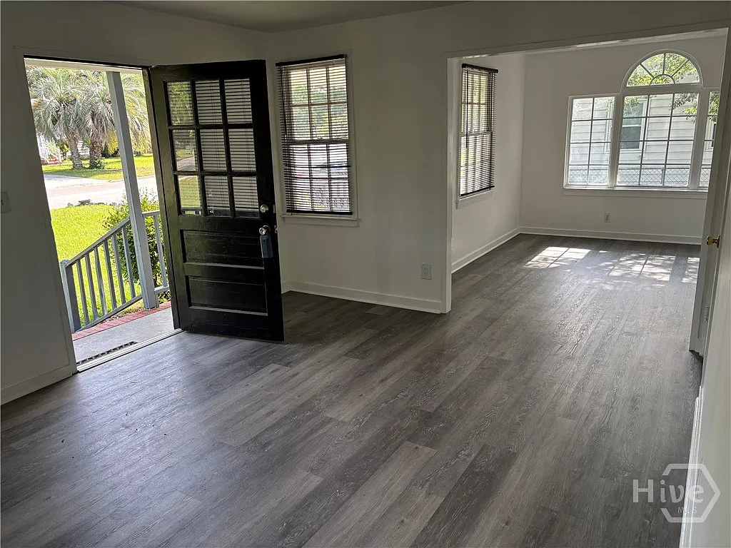 3 bed, 1.0 bath, 1133 sqft, $1,800 — Photo 4