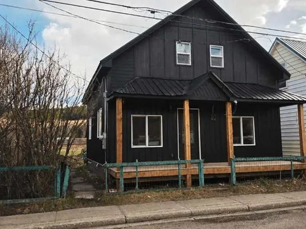 7022 N 17th Ave, Crowsnest Pass, AB T0K 0M0