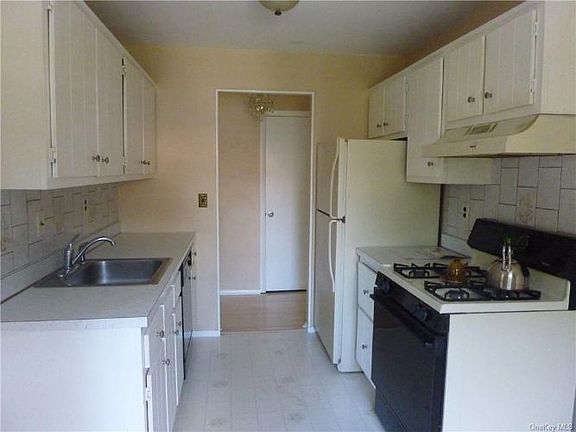 5th image of 37 Parkside Dr #37