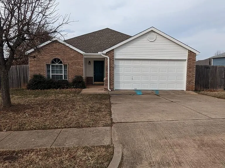 3008 Pinelake St — Photo 2