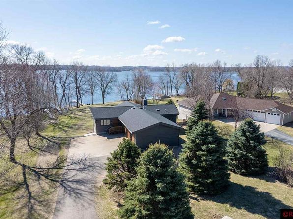 4110 Wells Lake Ct, Faribault, MN 55021