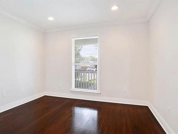 5th image of 6007 Burgundy St