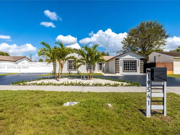 19541 NW 57th Ct, Hialeah, FL 33015