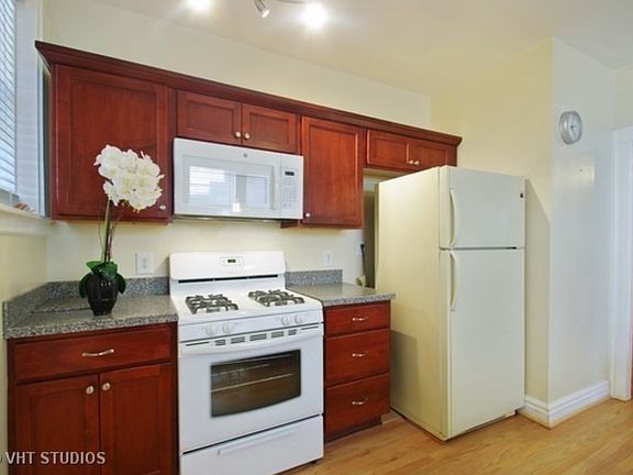 4th image of 2827 W Lunt Ave APT 1
