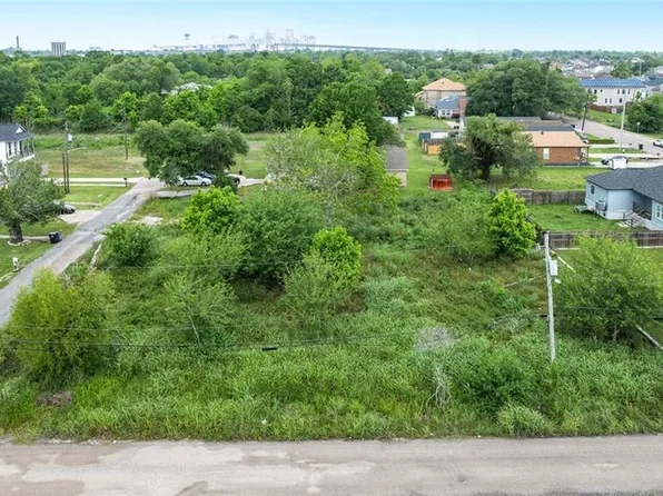 3166 Elmwood Park Dr, New Orleans, LA 70114