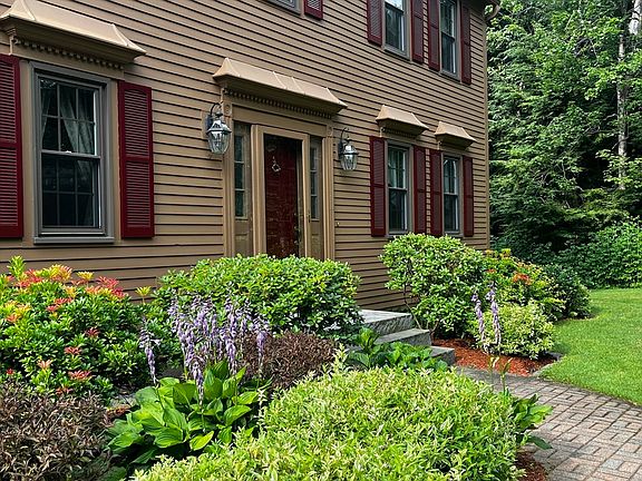 2nd image of 22 Oak Cir