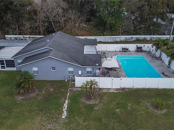 3rd image of 4208 Thonotosassa Rd