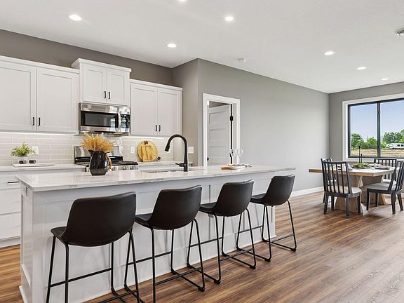 4th image of 724 David Way NE