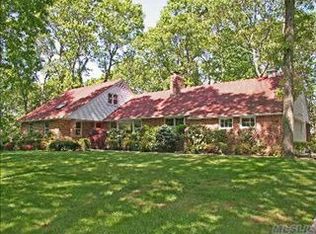 21 The Rise, Woodbury, NY 11797
