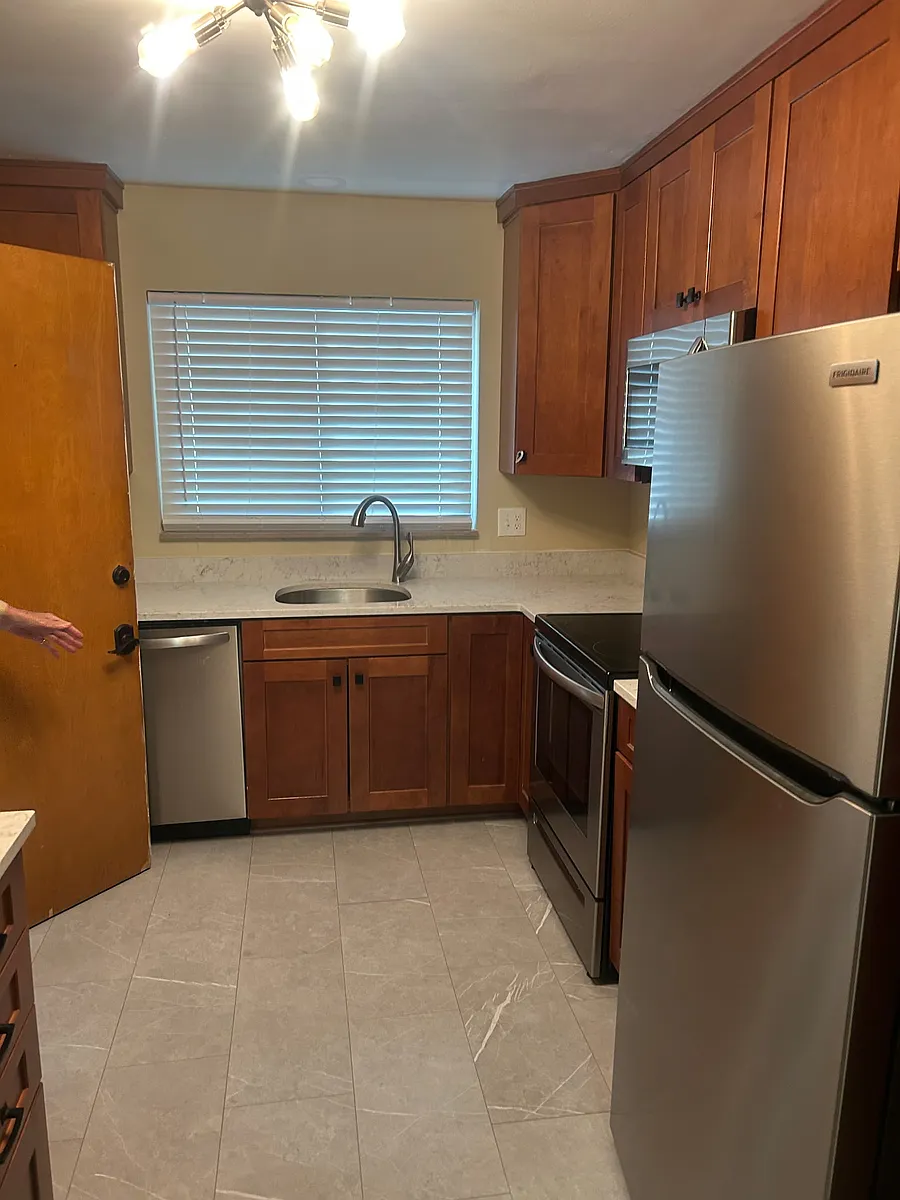 Building Photo - 324 Catalpa Dr