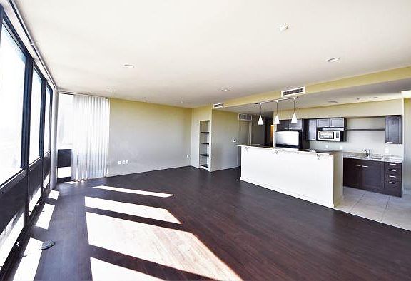 2nd image of 401 Spruce St #701