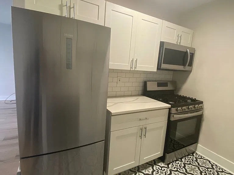 Renovated Studios, 1, & 2 bed apartments! — Photo 6