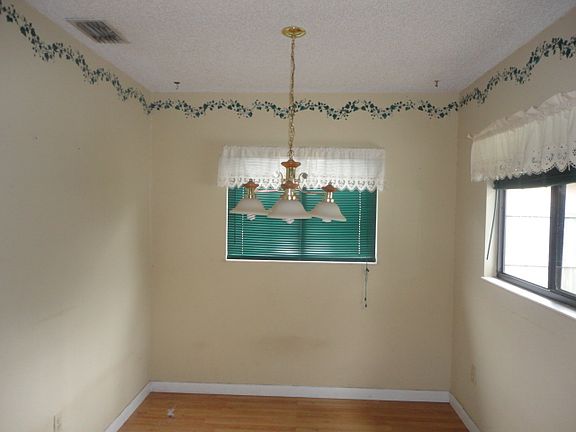 5th image of 112 Wood Haven Dr