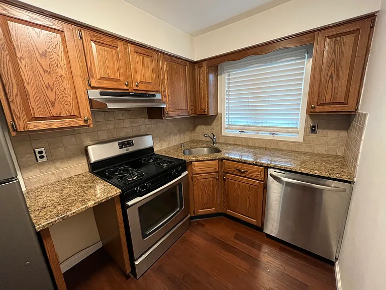 92 Mozart St #A — Photo 8