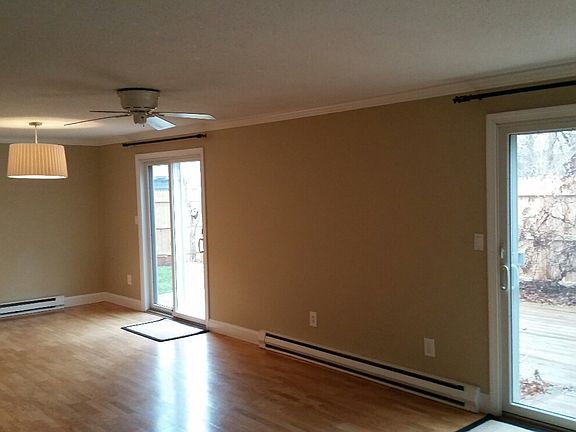 Large Living room-2 sliders