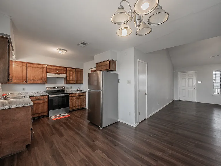 422 Signal Hill Ct N — Photo 5