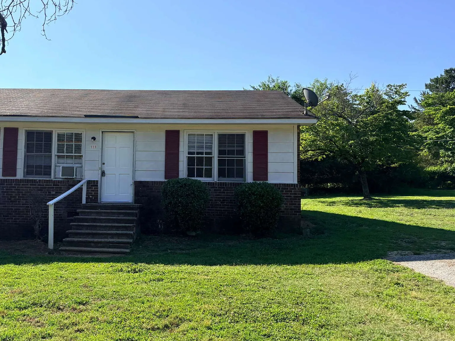 2 bed, 1.0 bath, $790 — Photo 1