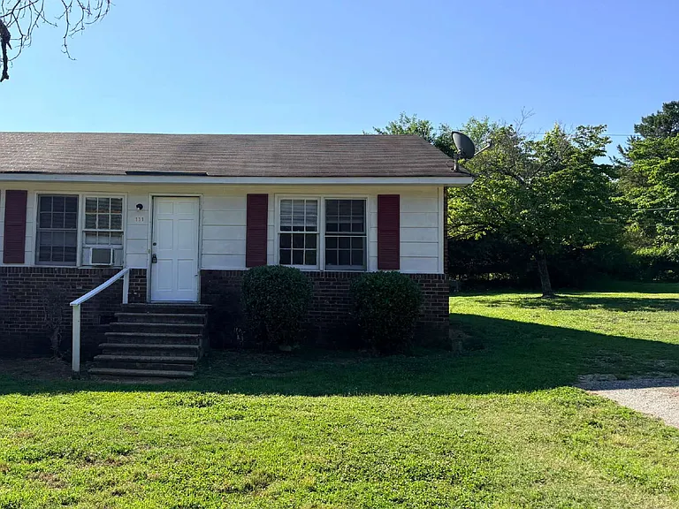 111 Audrey Dr — Photo 1