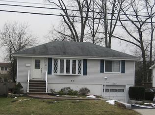 20 Grove St, Waldwick, NJ 07463