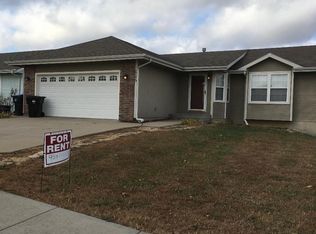 1745 SW Valley View Ct, Topeka, KS 66615