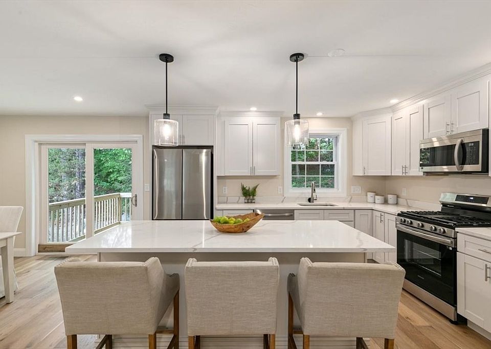 1st image of 136 Edgewood Ave #136