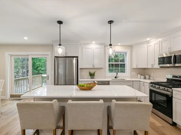 136 Edgewood Ave #136, Methuen, MA 01844