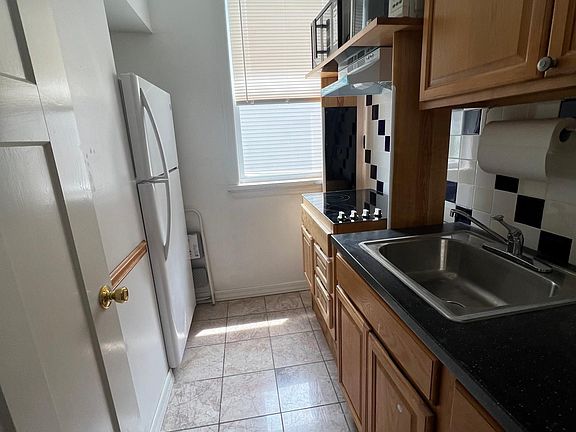 4th image of 763 N 44th St Floor 2
