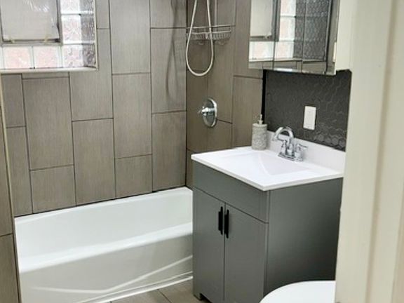 5th image of 3431 W Lyndale St