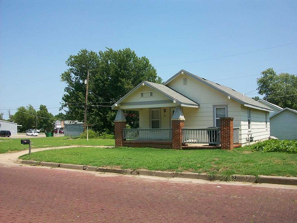 1st image of 926 N 1st St