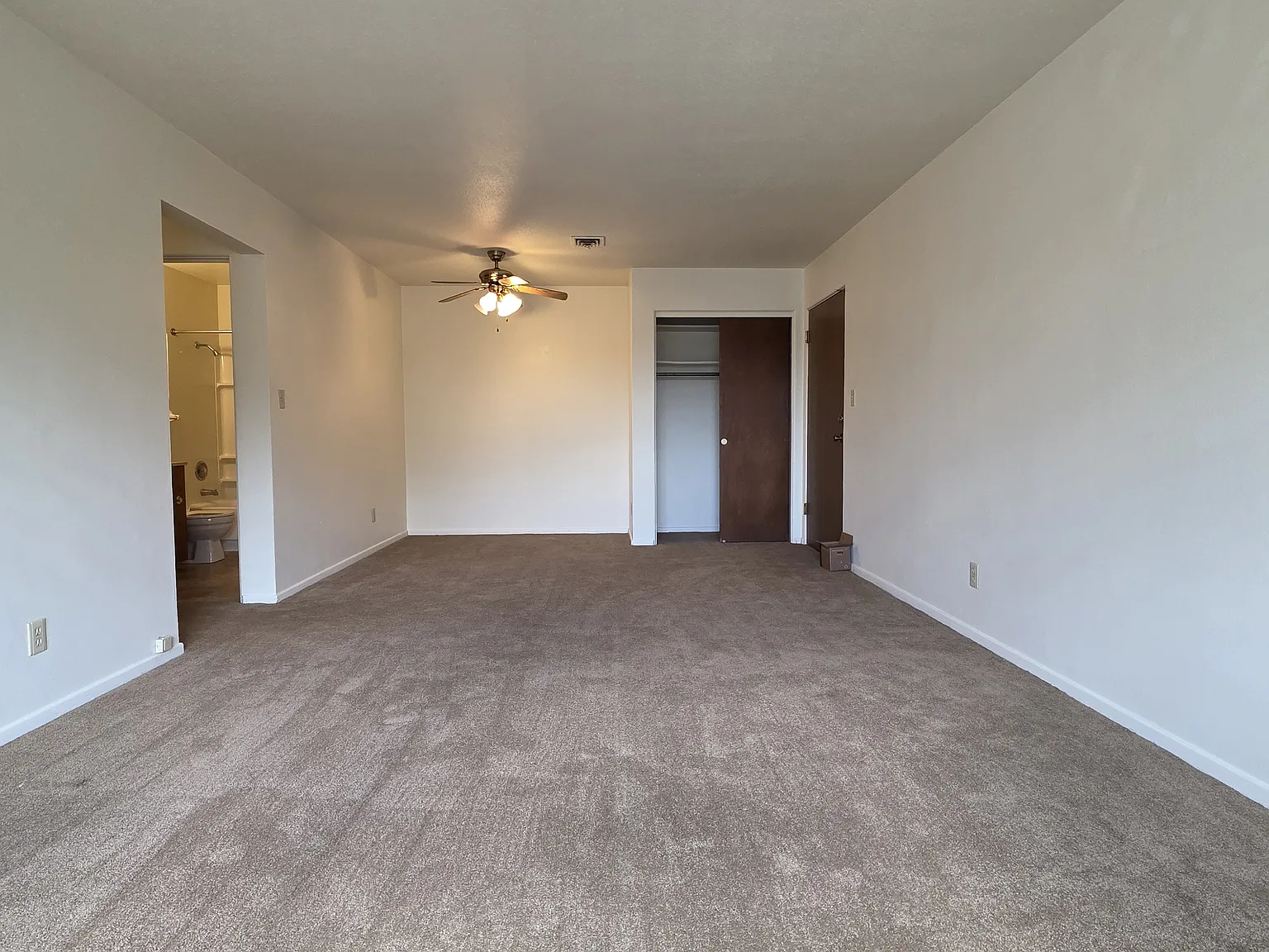 2 bed, 769 sqft, $800 — Photo 2