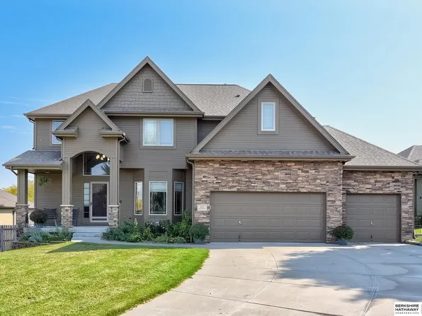 821 S 198th St, Elkhorn, NE 68022
