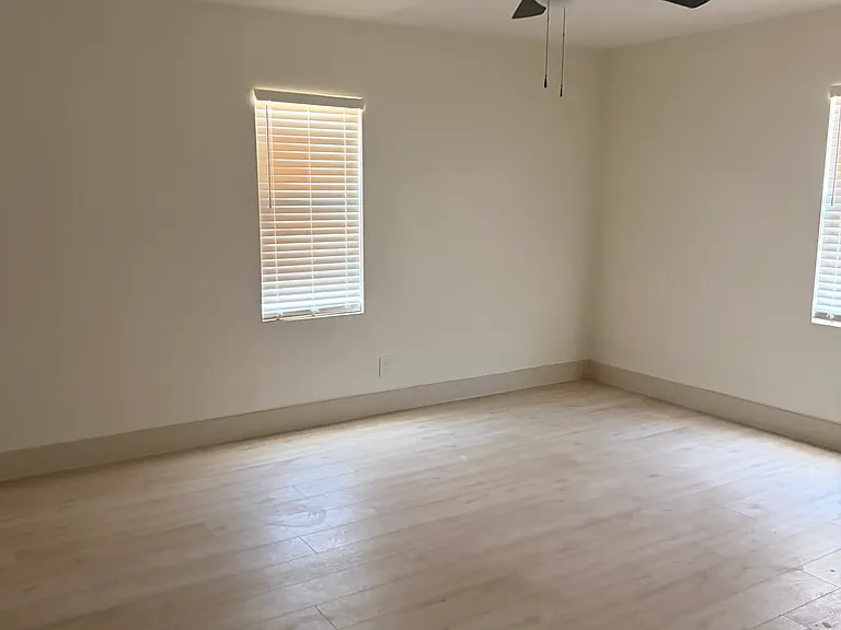 2807 W 10th St — Photo 9