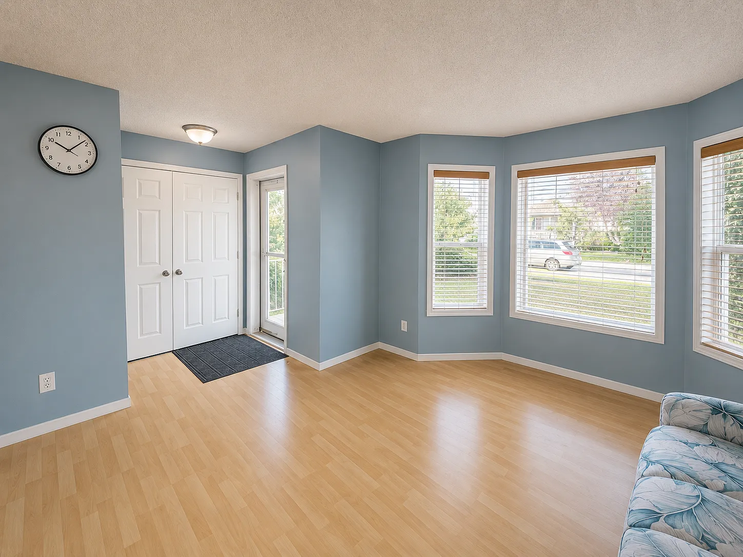 4 Bed 2.5 Bath Family Home Ellerslie Edmonton — Photo 3
