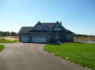 5205 Coulter Lake Blvd, Clarkston, MI 48348