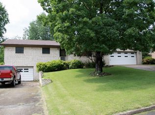 1512 Windsor Dr, Harrison, AR 72601