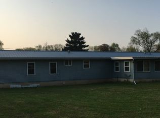 604 N 3rd St, Oquawka, IL 61469