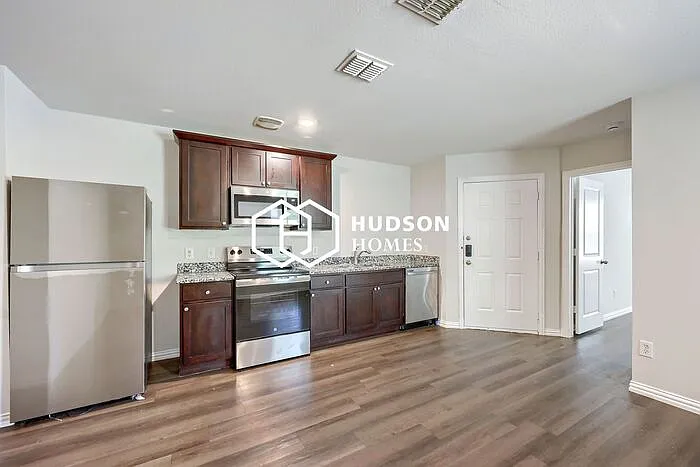 413 Lottie St #A — Photo 6
