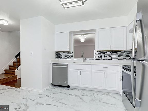4th image of 19019 Grotto Ln