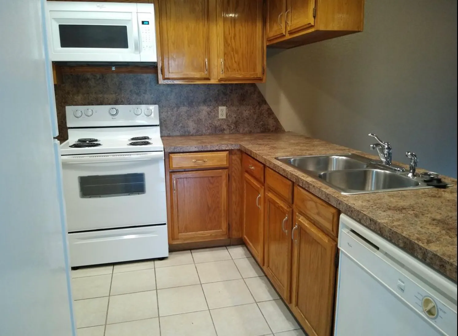 2 bed, 1221 sqft, $1,350 — Photo 3