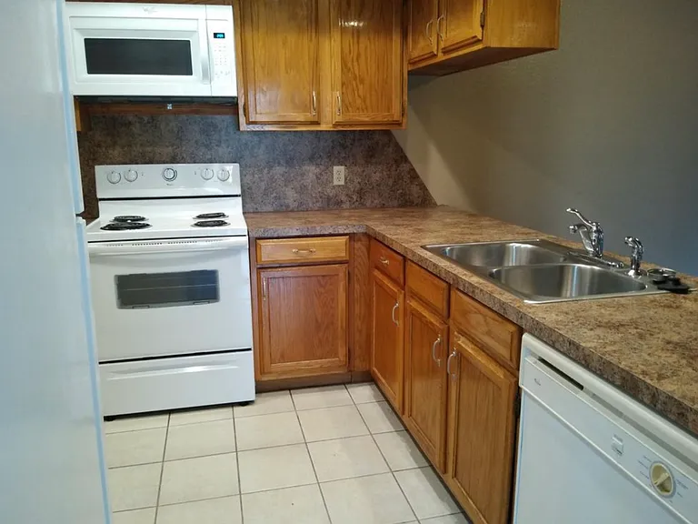 14101 Fairhill Ave — Photo 8
