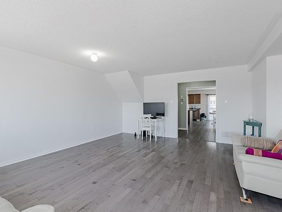 4th image of 715 Candlestick Cir