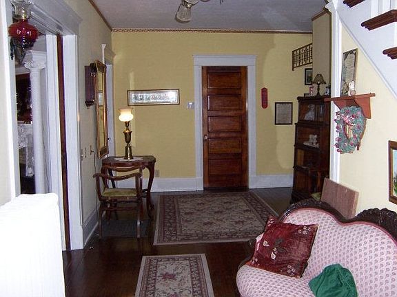 4th image of 807 E Church St