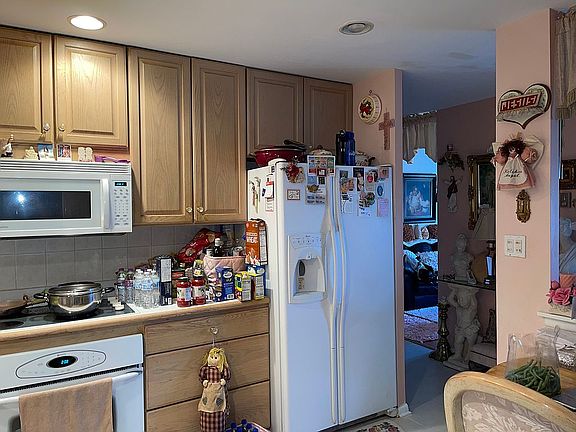 2nd image of 120 Lakeview Dr APT 120