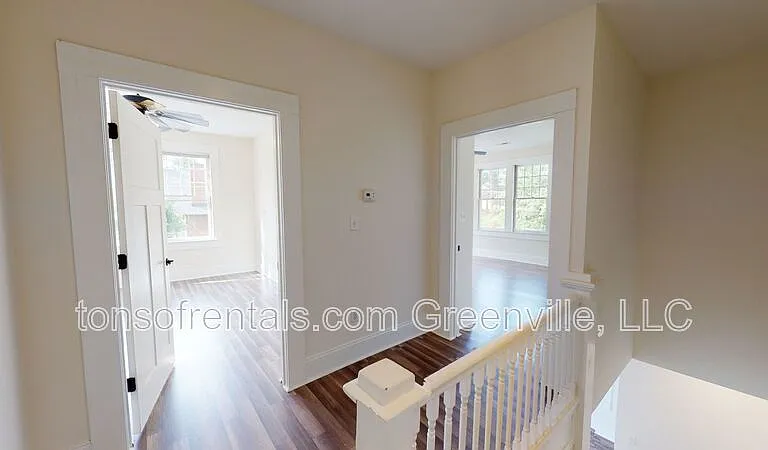 326 S Spring St — Photo 8