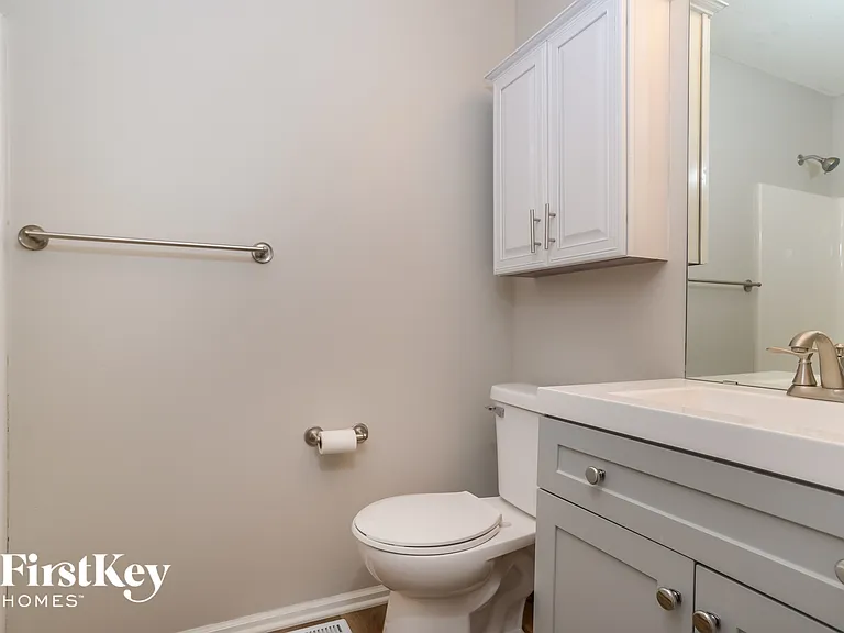 720 NE 107th St — Photo 13